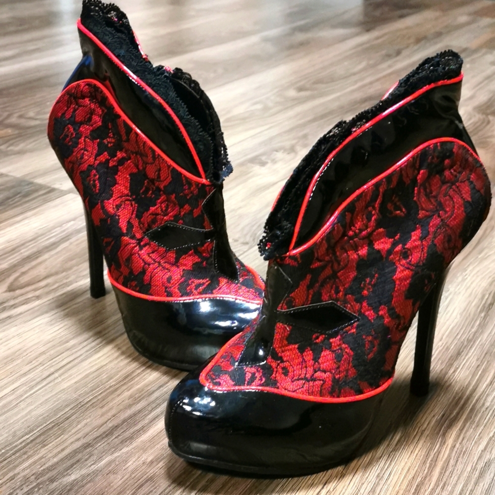 Ellie Red & Black Lace Heels, Size 6